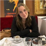 prof à domicile donne des cours pour du soutien scolaire et aide aux devoirs (primaire)